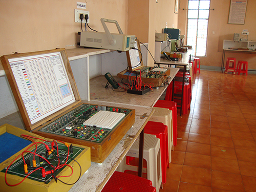 Digital Communication Technique Lab for Electronics & Telecommunication Engineering Students at ABIT, Cuttack. ABIT Students perform experiments on various Digital circuit Design , and Signal Transmission through Wireless and optical fibre cable.
