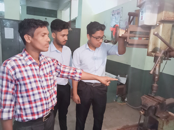 Mechanical Engineering students of ABIT get hands on training on usage of radial drilling machine.